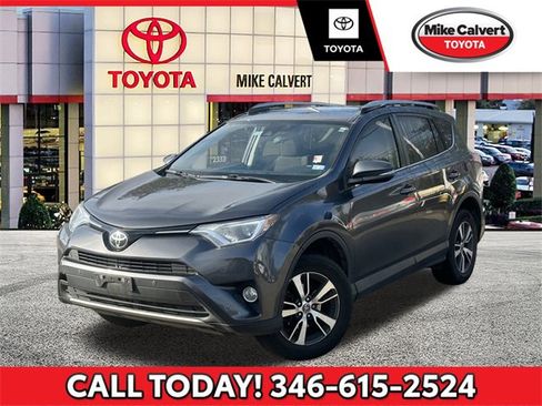 Used 2018 Toyota RAV4 XLE image 1