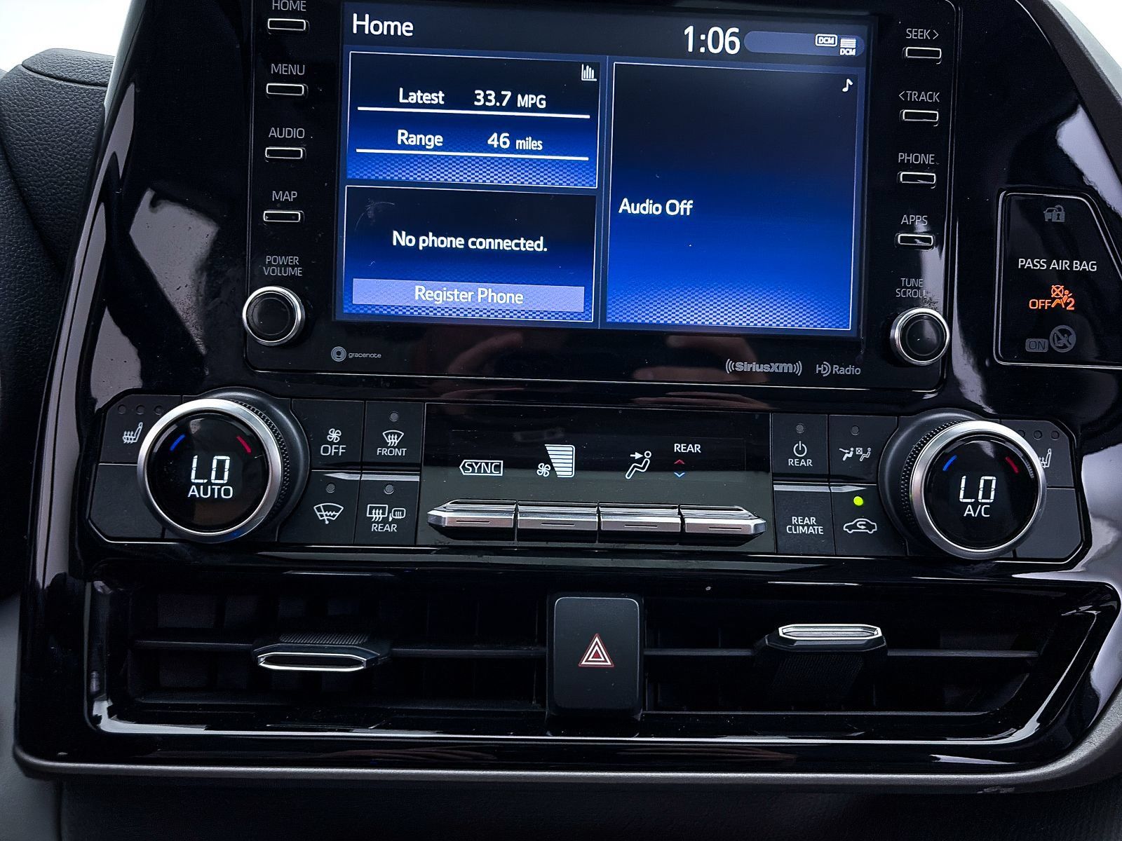 Used 2020 Toyota Highlander XLE AWD/4WD image 19