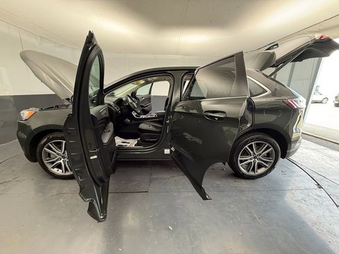 Used 2022 Ford Edge Titanium AWD/4WD image 17