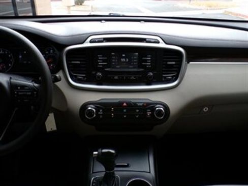 Used 2016 Kia Sorento LX image 35