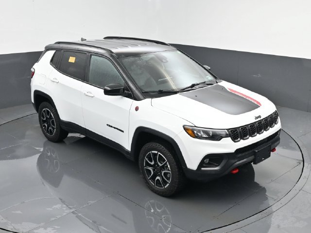 Used 2025 Jeep Compass Trailhawk AWD/4WD image 19