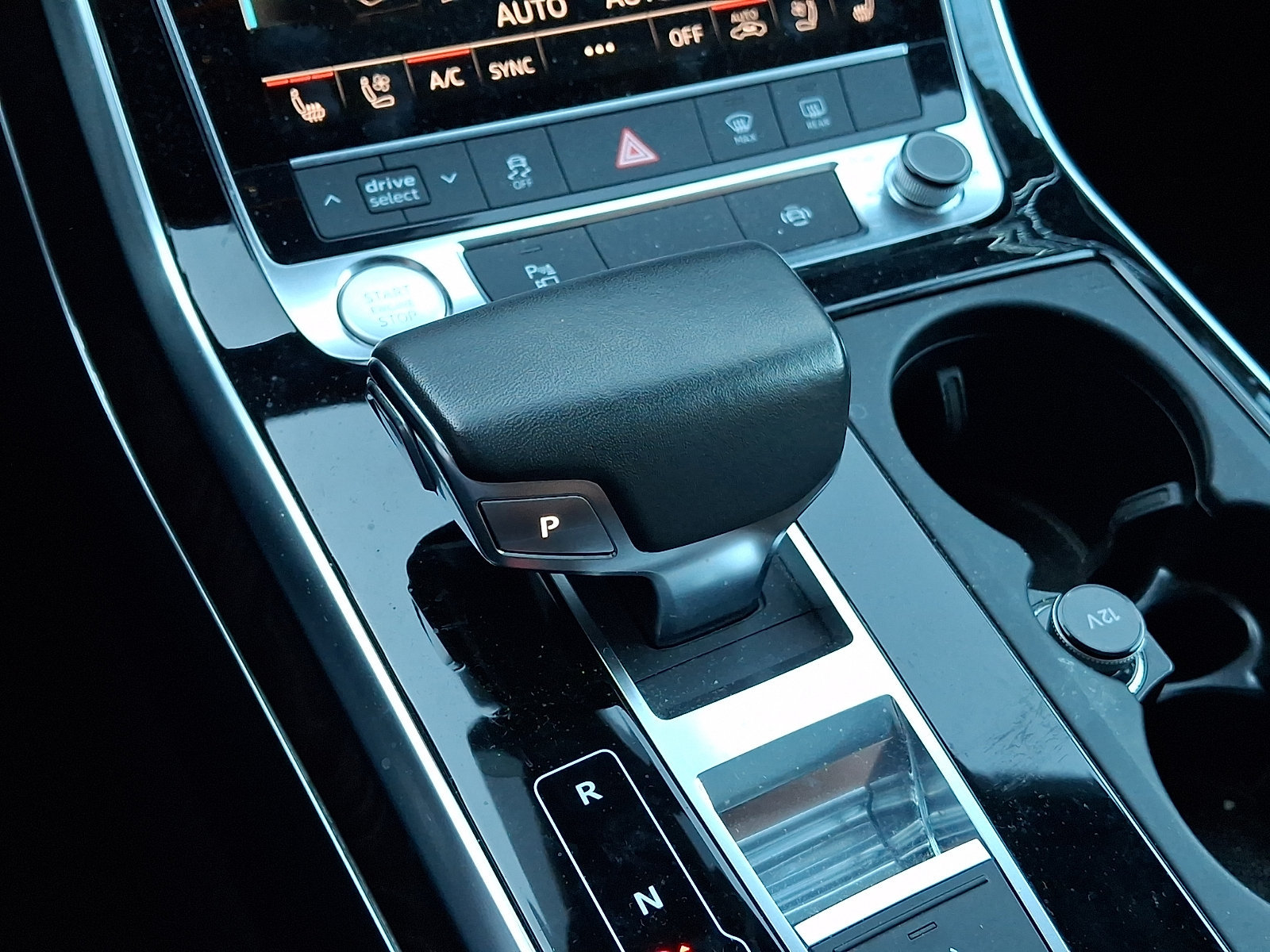 Used 2019 Audi Q8 Premium Plus w/ Premium Plus AWD/4WD image 18
