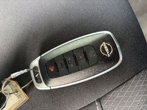 Used 2025 Nissan Pathfinder SV image 28