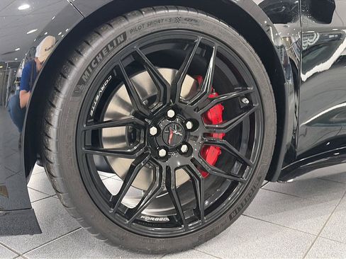 Used 2025 Chevrolet Corvette Z06 RWD image 17