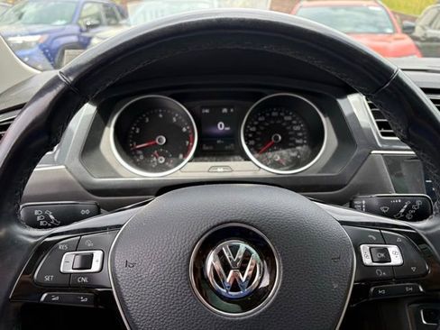 Used 2018 Volkswagen Tiguan SE AWD/4WD image 21