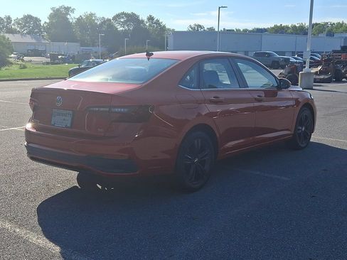 Used 2022 Volkswagen Jetta SE FWD image 4