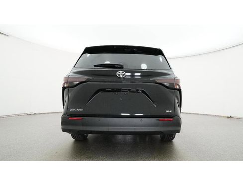 New 2026 Toyota Sienna XLE image 23