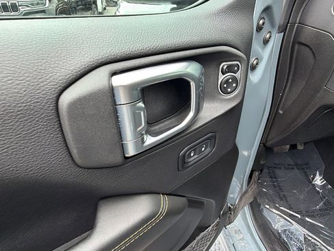 Used 2025 Jeep Wrangler Unlimited Sahara AWD/4WD image 15