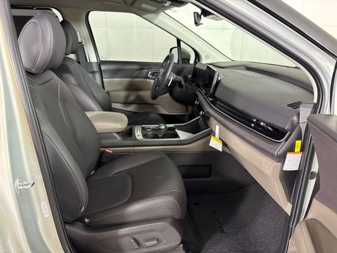 New 2026 Kia Carnival EX FWD image 17