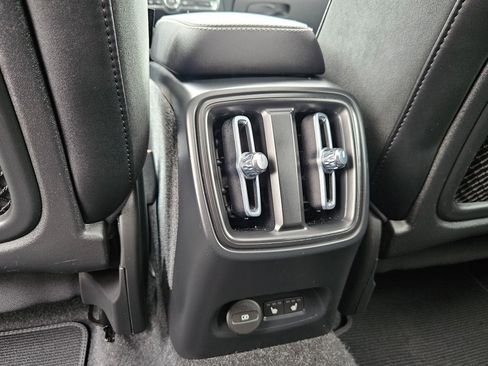 Used 2023 Volvo C40 P8 Recharge Ultimate AWD/4WD image 21