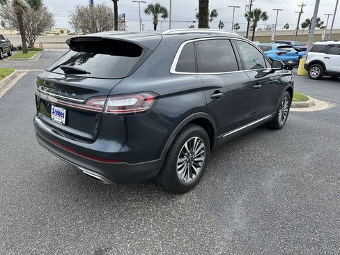 Used 2022 Lincoln Nautilus FWD w/ Premium Package image 6