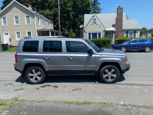 Used 2017 Jeep Patriot High Altitude AWD/4WD image 4