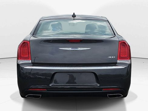 Used 2023 Chrysler 300 Touring RWD image 4