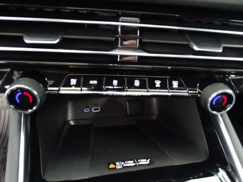 Certified 2026 Chevrolet Traverse High Country w/ LPO, Floor Liner Package AWD/4WD image 12