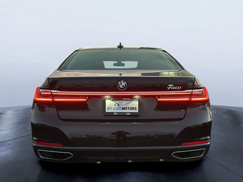 Used 2022 BMW 740i 740i Sedan 4D image 4