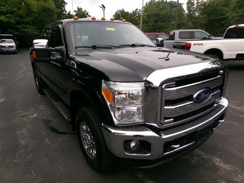 Used 2016 Ford F250 XLT w/ XLT Premium Package AWD/4WD image 2