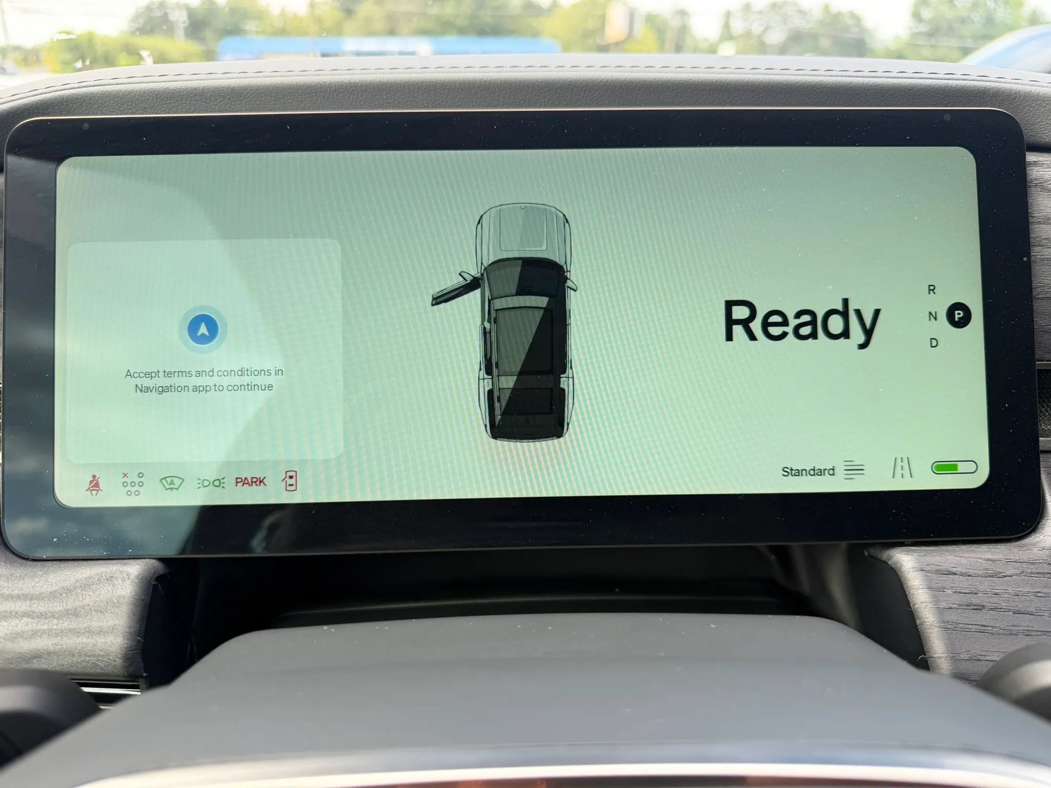Used 2025 Rivian R1S Adventure Dual AWD/4WD image 15