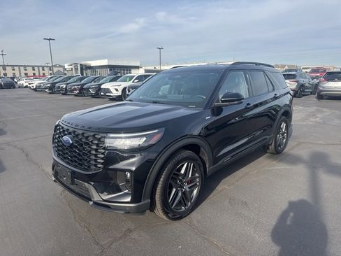 Used 2025 Ford Explorer ST-Line w/ ST-Line Street Pack image 9
