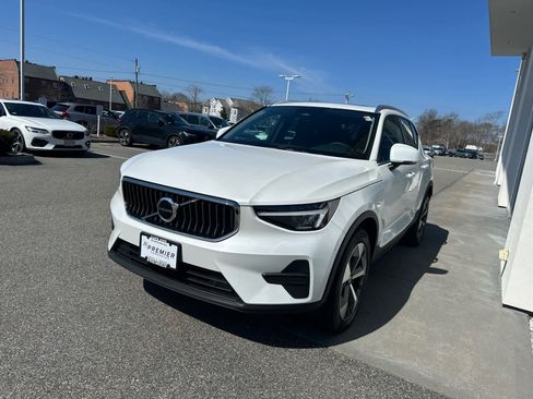 Used 2024 Volvo XC40 B5 Core w/ Protection Package Premier image 5