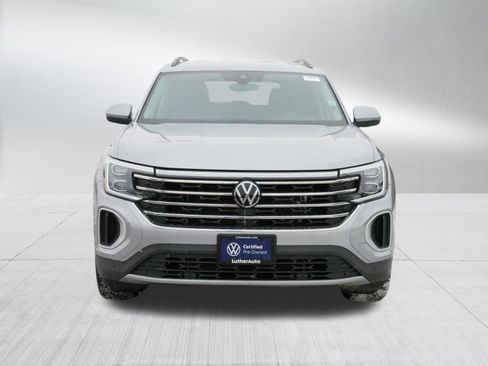 Certified 2025 Volkswagen Atlas SE image 2