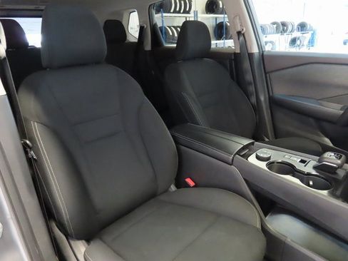 Used 2023 Nissan Rogue S image 6