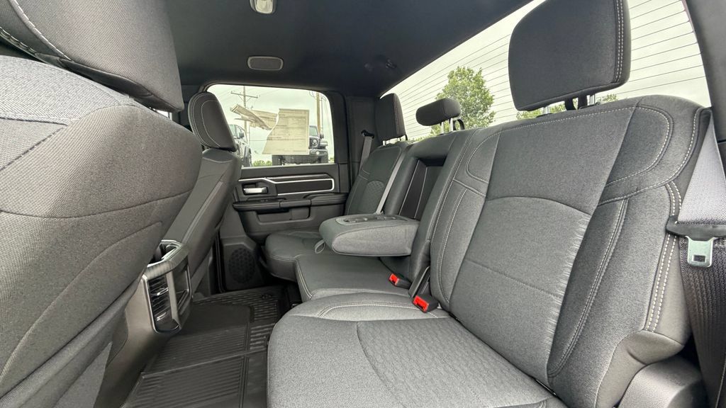 New 2026 RAM 3500 Big Horn AWD/4WD image 36