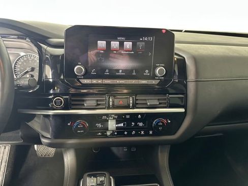 Used 2024 Nissan Pathfinder SV image 21