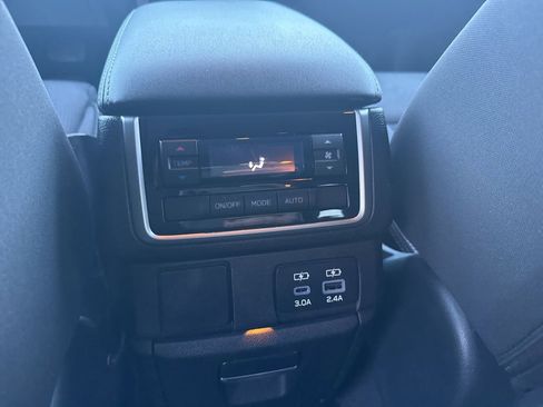 Used 2023 Subaru Ascent Premium w/ Convenience Package image 9