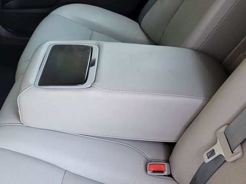 Used 2016 Toyota Avalon Limited w/ Toyota Safety Sense Package image 10