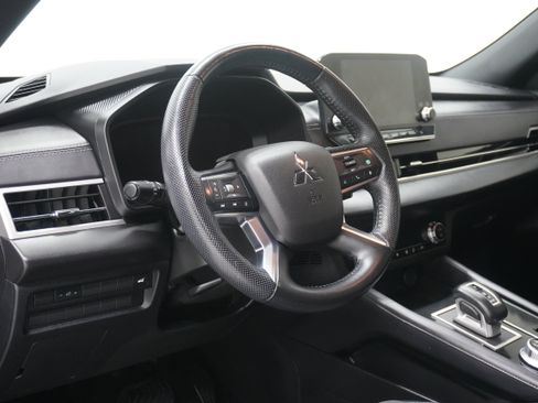 Used 2023 Mitsubishi Outlander SE Black Edition FWD image 9