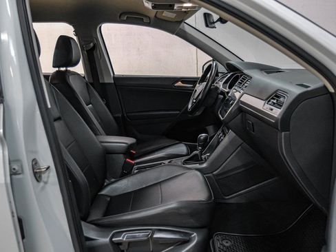 Used 2019 Volkswagen Tiguan SE image 37