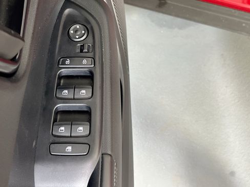Used 2023 Hyundai Venue Limited FWD image 18
