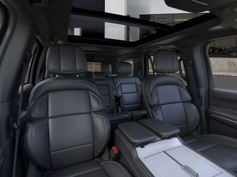 New 2026 Lincoln Navigator Reserve AWD/4WD image 10