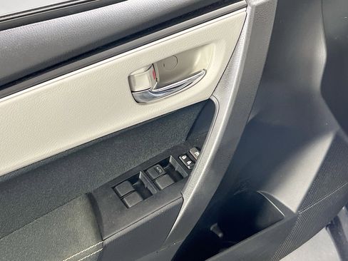 Used 2018 Toyota Corolla LE FWD image 17