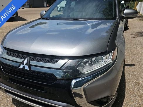 Used 2022 Mitsubishi Outlander LE AWD/4WD image 1