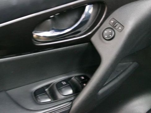 Used 2018 Nissan Rogue SV AWD/4WD image 12