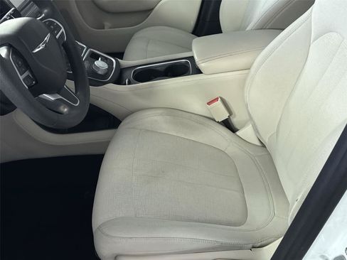 Used 2016 Chrysler 200 Limited FWD image 11