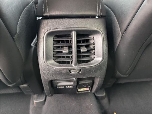 Used 2019 Jeep Cherokee Latitude Plus w/ Comfort/Convenience Group AWD/4WD image 15