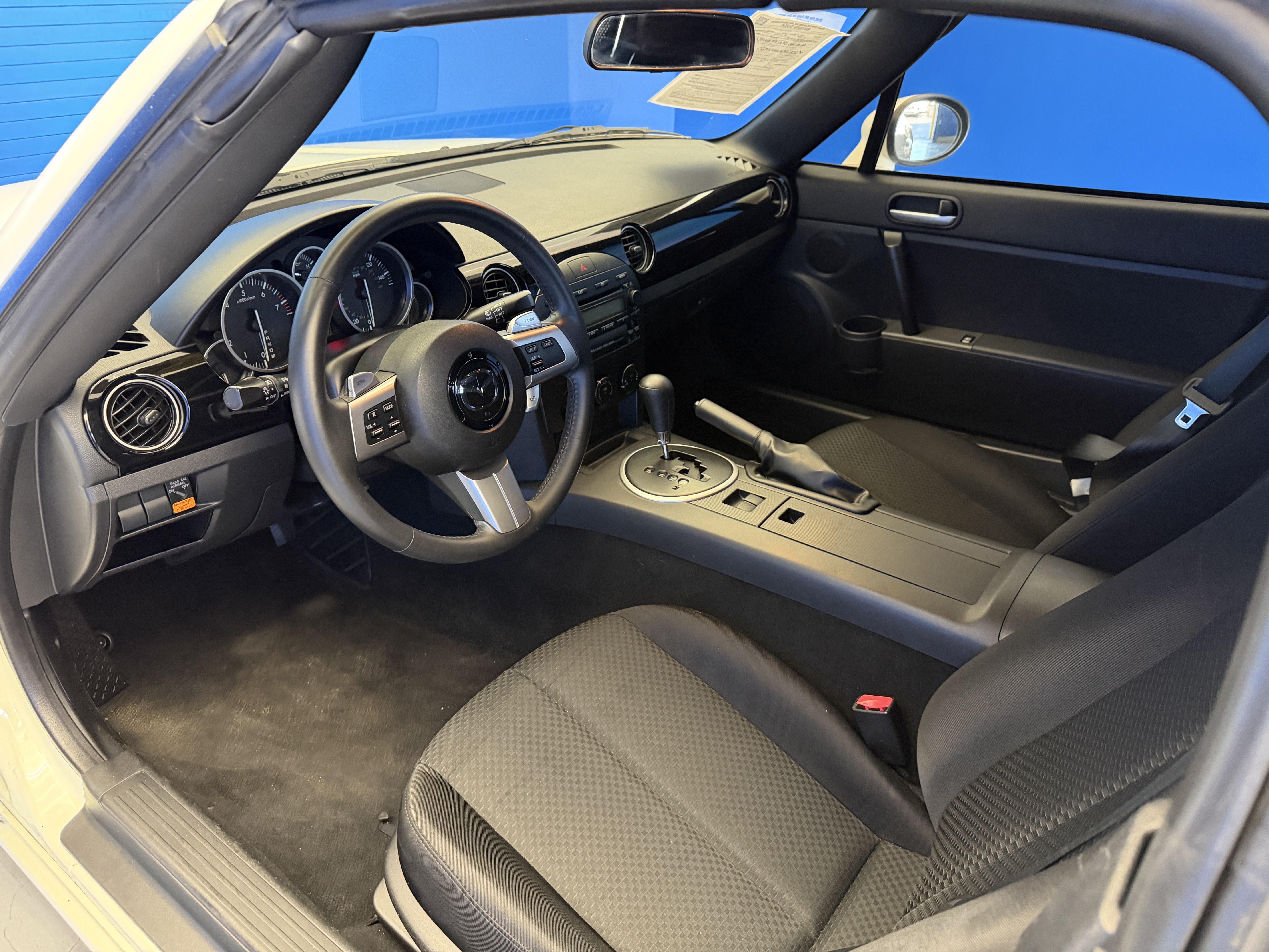 Used 2006 MAZDA MX-5 Miata Touring RWD image 11