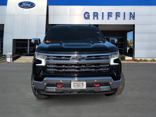 Used 2025 Chevrolet Silverado 1500 LTZ AWD/4WD image 12