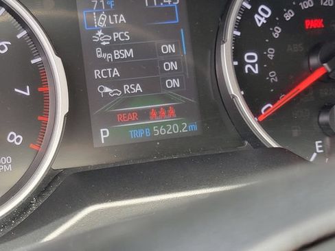 Used 2022 Toyota RAV4 XLE FWD image 10