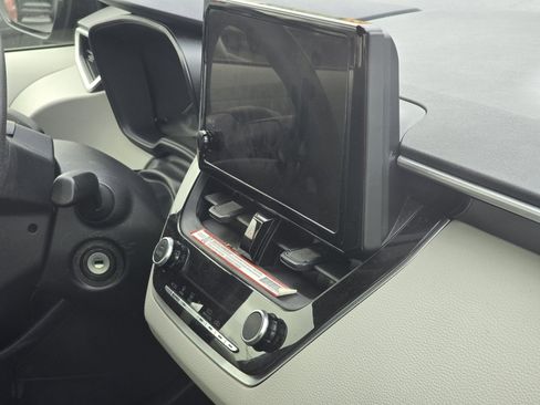 Used 2025 Toyota Corolla LE FWD image 14