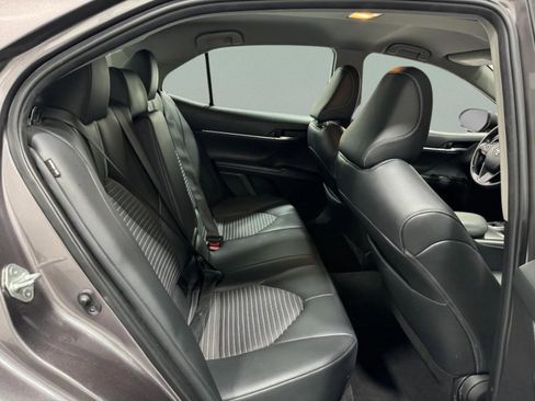 Used 2024 Toyota Camry SE image 10