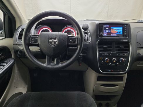 Used 2018 Dodge Grand Caravan SE FWD image 22