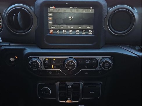 Used 2023 Jeep Gladiator Sport image 10