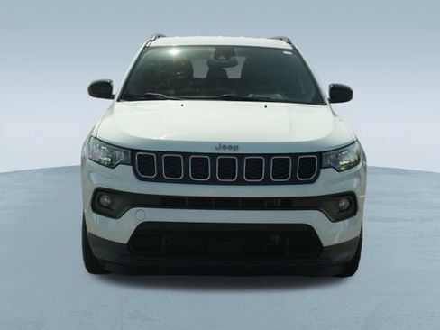 Used 2025 Jeep Compass Latitude AWD/4WD image 2