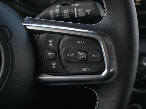 Used 2025 Jeep Wrangler Unlimited Sahara w/ Safety Group AWD/4WD image 19