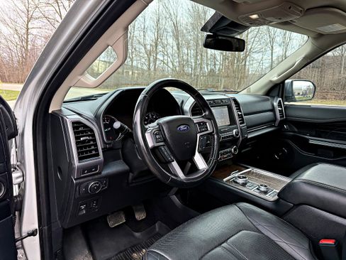 Used 2019 Ford Expedition Platinum image 13
