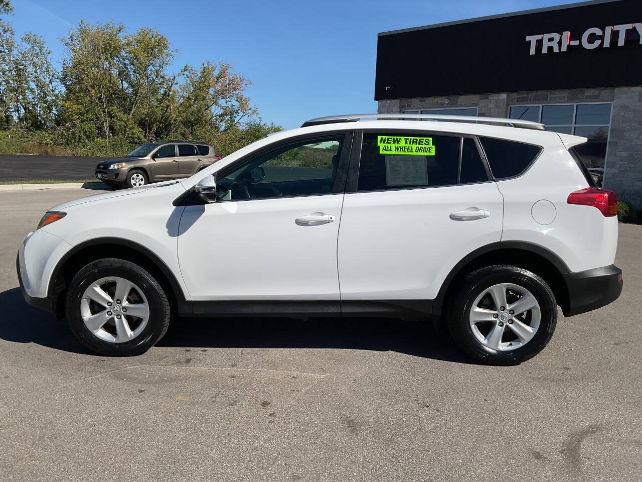 Used 2013 Toyota RAV4 XLE AWD/4WD image 3