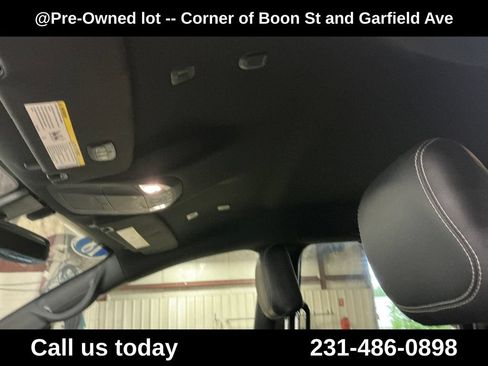 Used 2018 Chrysler Pacifica Touring-L Plus w/ S Appearance Package FWD image 13